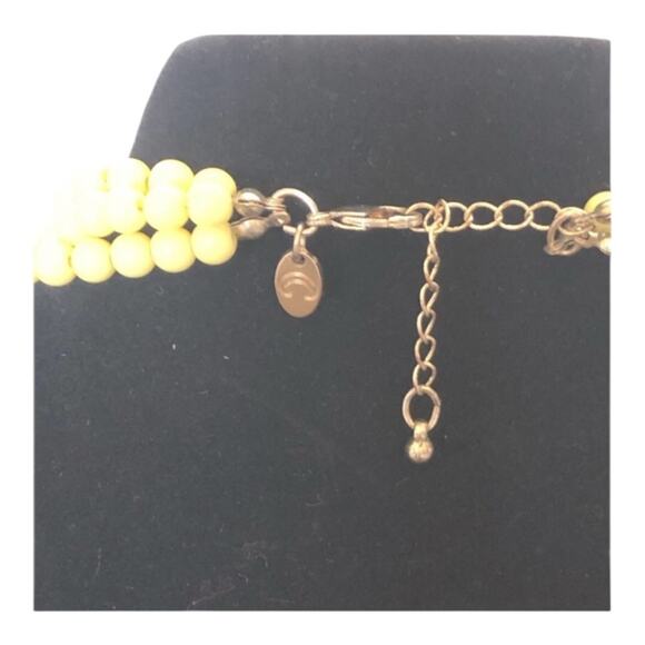 Vintage 80’s “C” Marked Triple Strand Yellow Graduated Bead Sizes Retro Necklace - Picture 8 of 9